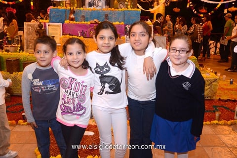 Adrián, Valeria, Marlén, Andrea y Maritere.