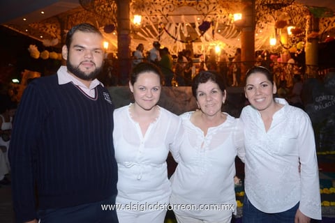 Óscar, Bertha, Isabel y Pamela.