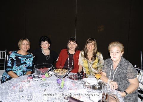 Carmen, Lily, Myrna, Dora y Mague.