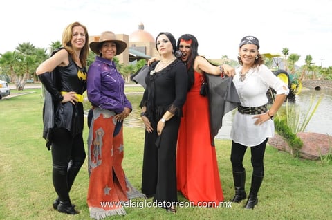 Clarisa, Cuquis, Cristina, Maco, y Yolanda.