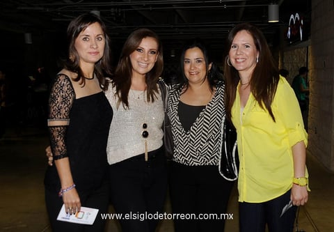 Amigas.  Pily, Astrid, Lucía y Sandra.