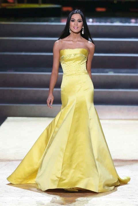 Tras posar en traje de baño, se dieron a conocer a las 10 finalistas. Después de la pasarela con el Vestido de Noche, y con la música del cantante Emin, quedó el grupo con las cinco finalistas, compuesto por Constanza Baez (Ecuador), Jakelyne Oliveira (Brasil), Patricia Yurena Rodríguez (España), Ariella Arida (Filipinas) y Gabriela Isler (Venezuela).