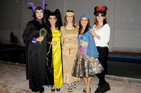 Fiesta de disfraces. Alejandra, Suhé, Maritere, Lili y Edith.