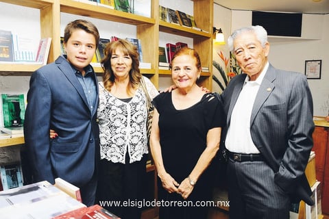 Jesús, María del Pilar, Karime y Antonio.