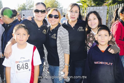 Carrera atlética. Mariana, Iván, Rosy, Ángeles, Ale y Josué.