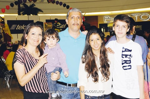 Blanca, Iker, Iván, Enrique e Ivonne.