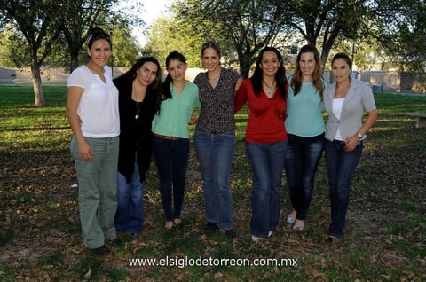 Vecinas. Cristy, Rosario, Yéssica, Lulú, Verónica, Samantha y Angélica.