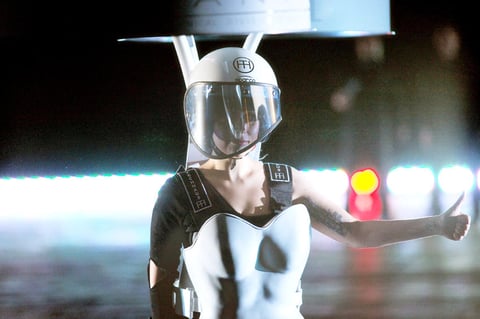 La artista neoyorquina de 27 años dijo luego que este fue "quizás un pequeño paso para Volantis", como llama a su moderno traje de metal, pero "un gran paso" para Lady Gaga.