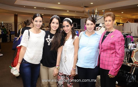 Amanda, Aarón, Elizabeth, Cecilia e Israel.