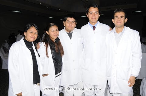 Karina, María, Adán, Alfonso y César.