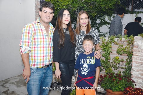 Presentes en inauguración.  Andrés, Sandra, Sandra y Ramiro.