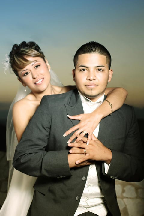 Srita. Diana Patricia Moreno Rico e Ing. Miguel Alejandro Zapata Irungaray contrajeron matrimonio el dí­a 19 de octubre de 2013, en la iglesia Cerro de las Noas. Los contrayentes son hijos de los señores: Antonio Moreno Ibarra y Patricia Rico Herrera, Juan Zapata Beltrán y Marí­a Jacinta Irungaray Botello.