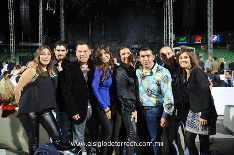 Entre amigos. Sandra, Juan Carlos, Juan Ramón, Cecilia, Jackie, Rubén, Gerardo y Gisela.