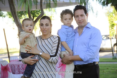 En familia. Emiliano, Verónica, José Carlos y Carlos.