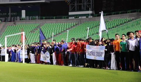 Los atletas durante la inauguración en el Estadio Corona.