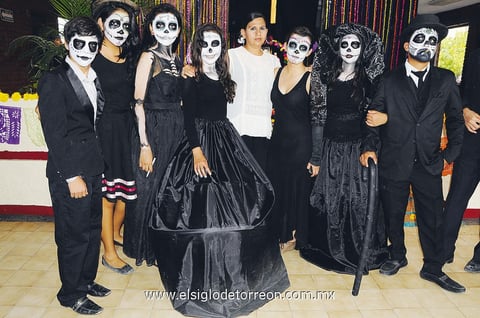 En recuerdo de posada. Nayeli, Mónica, Salma, Gina, Lizeth, Alexandra y Khriztian.
