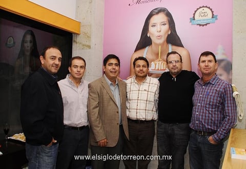 José Luis, Eduardo, Roberto, Víctor, Padre Carlos y Sergio.