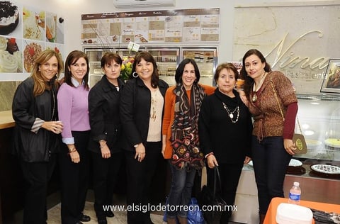 Sandra, Ángeles, Malu, Geno, Gaby, Ángeles y Rosa María.