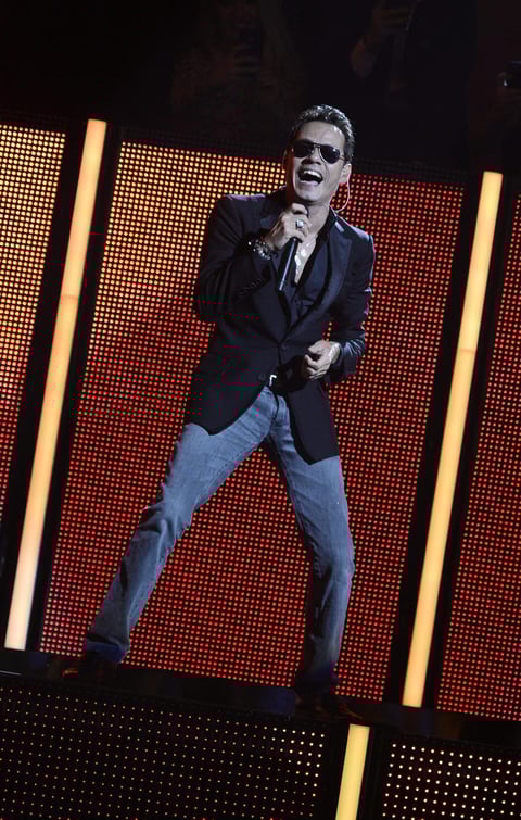 Marc Anthony recibió hoy el Grammy Latino en la categoría de mejor grabación del año por su trabajo "Vivir mi vida" en la 14 edición de estos galardones que concede la Academia Latina de la Grabación de Estados Unidos.
