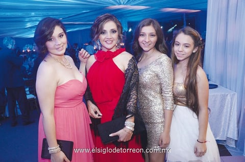 Amigas. Renée, Brenda, Leslie y Ana Paula.