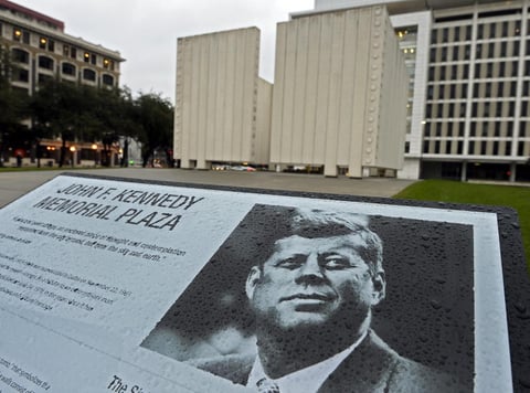 "Hoy y en las décadas que quedan por delante, vamos a conservar su legado", pidió en Twitter el presidente Barack Obama, quien en una proclamación oficial declaró este viernes como "Día de conmemoración del presidente John F. Kennedy", dedicado a "celebrar su duradera impronta en la historia estadounidense".