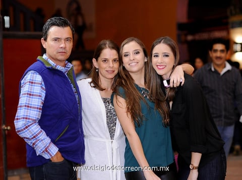 Pato, Marcela, Adriana y Regina.