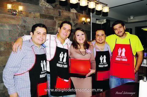 Karla Patricia Campa de Jurado y su esposo, Hugo Jurado Aranzábal, esperan con gran ilusión la llegada de su bebé. Los felicitaron: Enrique Gámez, Arturo García y Alfonso Campa.
