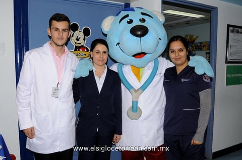 Gustavo, Ángela, Sanito y Ana.