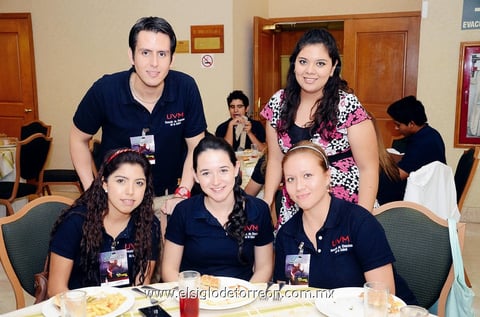 Congreso. Juan Carlos, Ingrid, Karen, Cristina y Saraí.