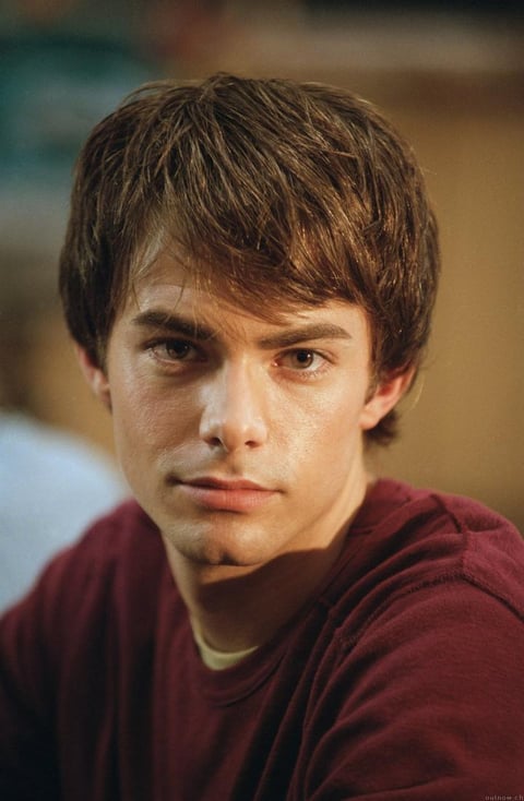 Jonathan Bennett, reconocido por protagonizar la película Chicas Pesadas,  reveló en 2013 ser gay y estar comprometido con su novio, el músico Blue Hamlton.