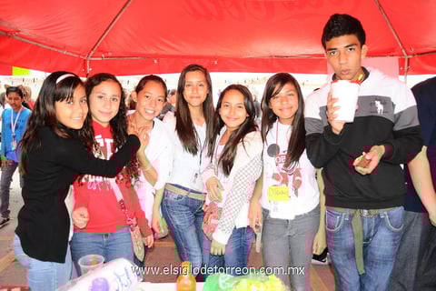 Alejandra, Vicky, Masiel, Lizeth, Isabella, Ana y Alex.