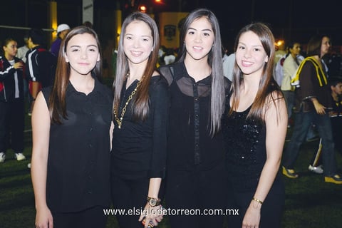 En evento deportivo. Regina, Valeria, Lizbeth y Gaby.