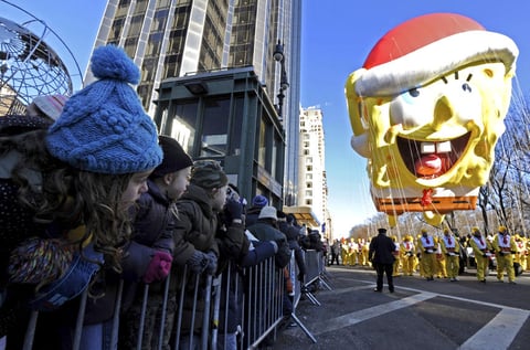 A pesar de todo, la presencia de los globos (el elemento preferido del público) fue muy celebrada por los espectadores. "Son estupendos", dijo un pequeño asistente, mientras que otro señalaba a su lado: "es muy divertido".