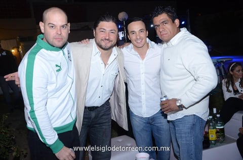 De fiesta. Agustín, Kike, Jorge y Juan Carlos.