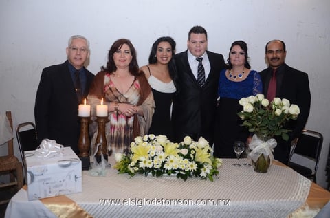 Verónica y Gilberto acompañados de los testigos de su unión civil, los señores: Baltazar Vázquez, Gloria Patricia Rivas de Vázquez, María del Rosario Rivas de la Fuente y Jorge de la Fuente de la Peña.