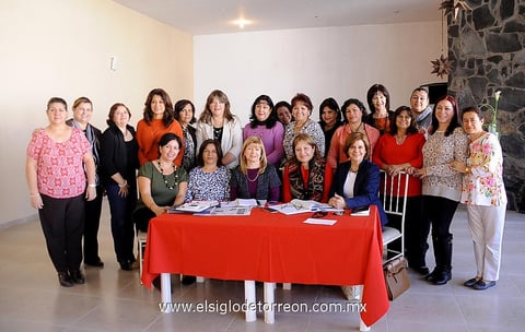 Junta ordinaria.  Integrantes del Club de Jardinería "Clivia".