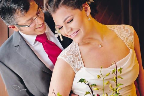 Ing. Arun Radhakrishnan y Srita. Fátima del Rosario Aguilera Velázquez lucen muy enamorados el día de su matrimonio.- Laura Grageda Fotografí­a