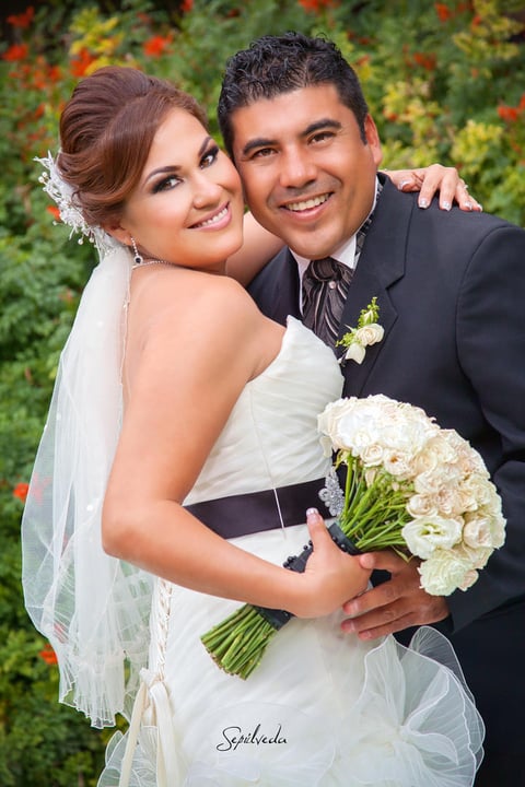 Lic. Marí­a Guadalupe Barajas Ruvalcaba y Lic. Gerardo Rodríguez Contreras contrajeron matrimonio el dí­a 16 de noviembre de 2013, en la iglesia de San Pedro Apóstol. Los padres de los contrayentes son los señores: Arturo Barajas Flores y Marí­a Fernanda Ruvalcaba Marta­nez (f), Romualdo Alfonso Rodríguez Camacho y Eva Nieves Contreras Camacho (f).- Sepúlveda Fotografía
