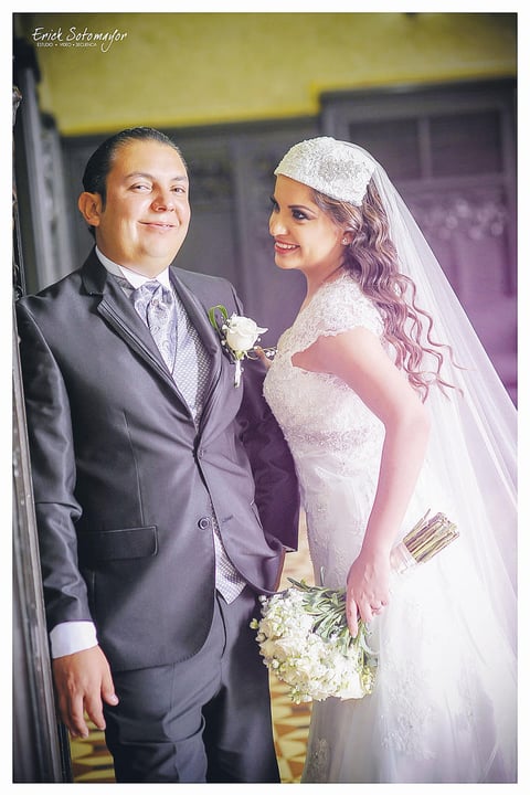 Lic. Daniel Ortiz Campos y Lic. Eva Azucena García Padilla, unieron sus vidas en sagrado matrimonio el dí­a 16 de noviembre de 2013, en la Catedral de Nuestra Señora del Carmen, ante el Pbro. Gerardo. Los padres de los novios son: Sr. Miguel García González y Sra. Leticia Padilla Trinidad, Sr. Luis Humberto Ortiz y Sra. Marí­a del Refugio Campos Vázquez.- Érick Sotomayor FotografÍ­a