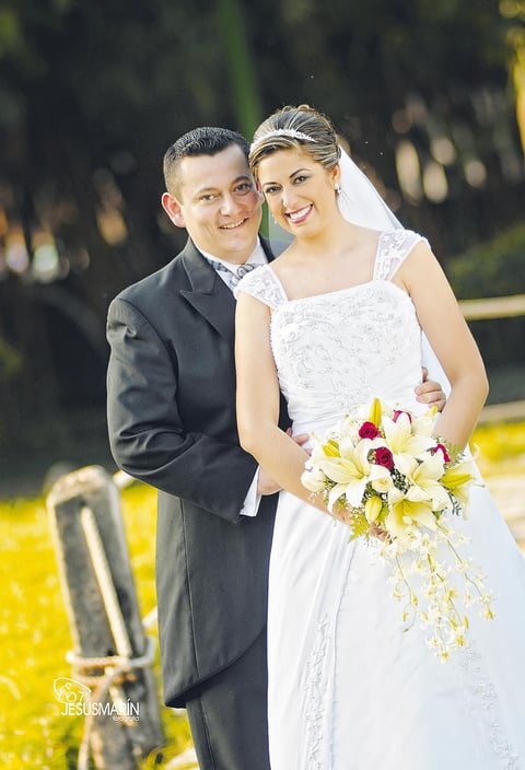 Sr. Carlos Javier Garcí­a Ramí­rez y Srita. Ivonne García  recibieron la bendición nupcial el día 9 de noviembre de 2013, en la Catedral de Nuestra Señora del Carmen. Los recién casados estuvieron acompañados de sus padres: Sr. Mario Garcí­a y Sra. Olga, Sr. Enrique Garcí­a y Sra. Alicia Ramírez.- Jesús Marí­n Fotografía