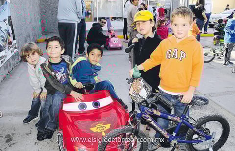 Amiguitos.  Alejandro, Daniel, Rusian, Julio y Mikel.