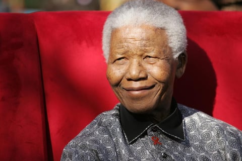 El carismático expresidente sudafricano murió a los 95 años, deceso que ha causado enorme consternación no sólo en su país, donde es un héroe nacional, sino en el resto del mundo, donde se convirtió en un símbolo de la esperanza y del triunfo del espíritu humano.