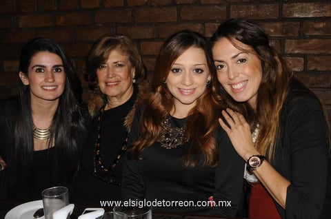 Marilú, Lupita, Cristy y Anny.