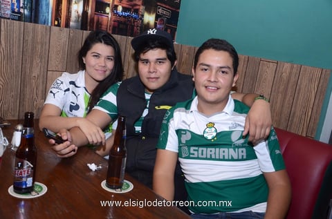 Gina, Luis Enrique y Érick.