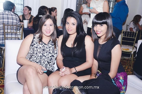 NOCHE DE FIESTA.  Daniela, Alejandra y Liz.