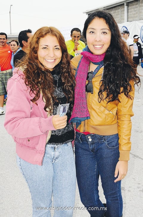 ASISTEN A CARRERA.  Eblyn e Ilsse.
