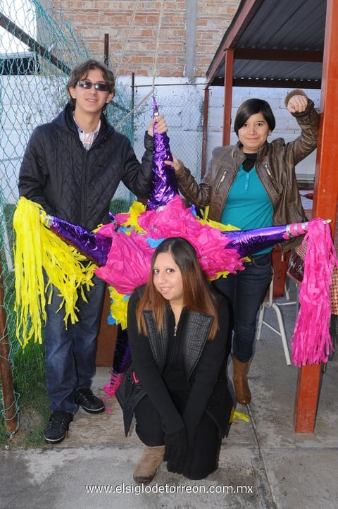 Maribel, Víctor e Itzel.