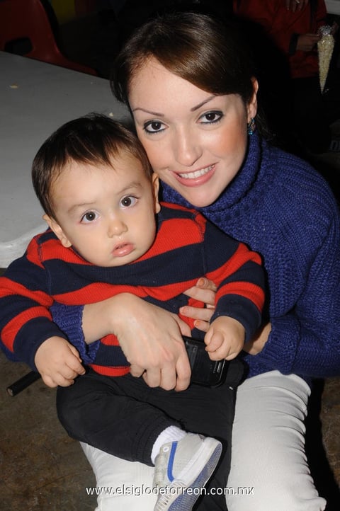07122013 Carolina de Gallegos e Isabella Gallegos.
