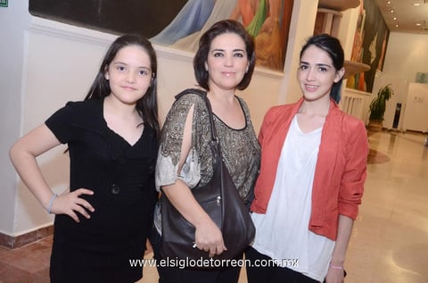 Vania, Adriana y Natalia.