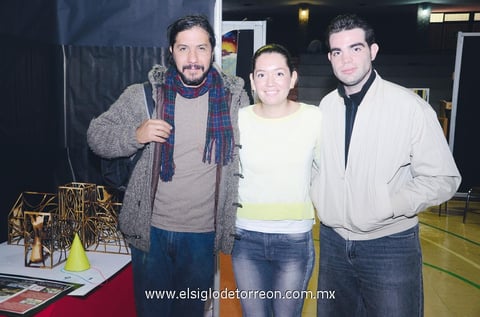 PRESENTES EN EXPO.  Erasmo, Paulina y Manuel.